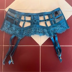 Victoria’s Secret Blue/Dark Turquoise Garter Belt, NWOT, XS/S